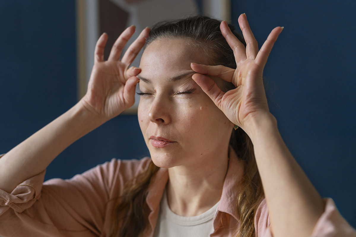 photo depicting a mental health counselors working with a client 